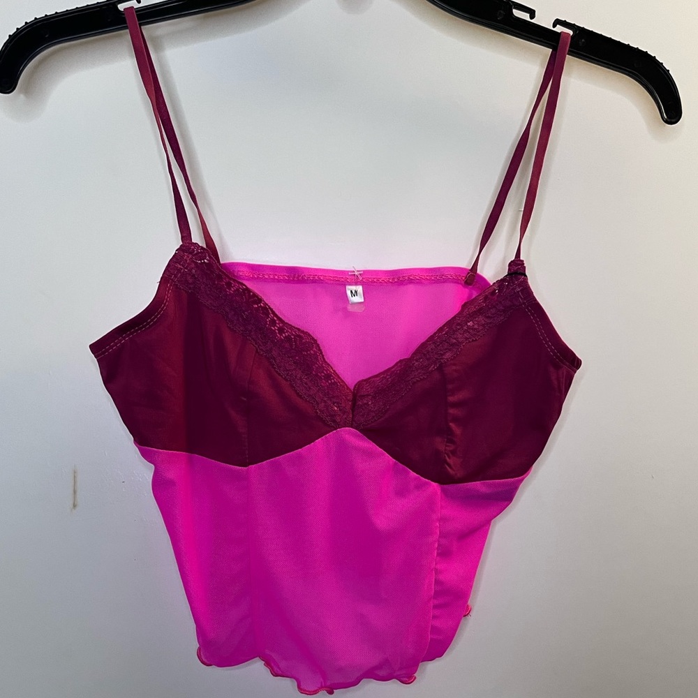 New With Tags!! Vovigor pink cami crop top.